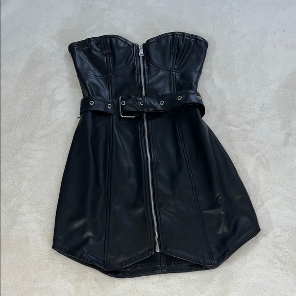 Tiger Mist Dresses & Skirts - Tiger Mist Black Strapless Dress with Belt